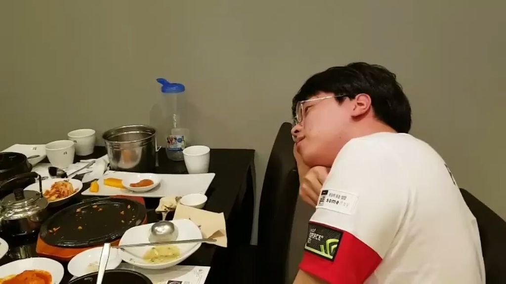 1라운드 마치고 회식하는 skt t1 선수들 | 인스티즈