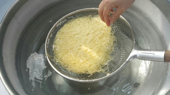 황금밀면 이미지