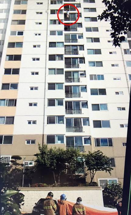 단순 자살시도가 아니었던 베란다 어머니의 사연... | 인스티즈