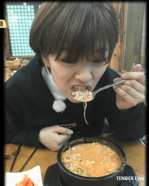 얼굴 막 쓰는 유정연 모음.gif | 인스티즈