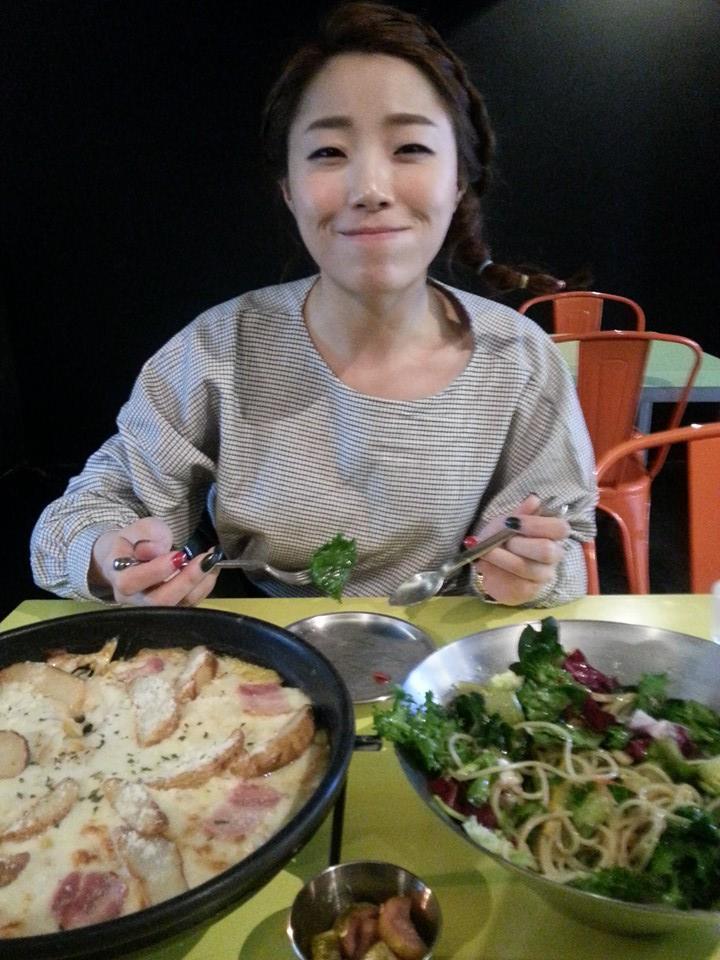 인터넷보면 한두명쯤 내 주위에 있을 것 같은데 없는 여자 st | 인스티즈