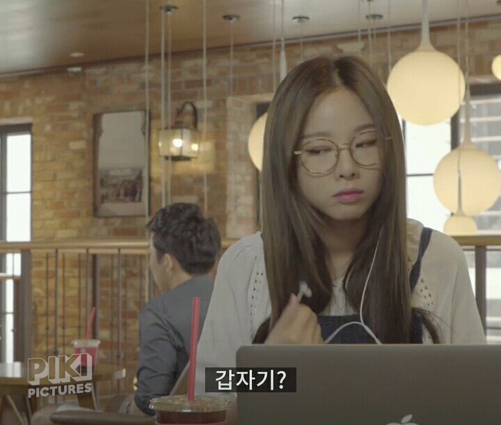 카페에서 몰입도 쩌는순간 (feat.엑시드) | 인스티즈