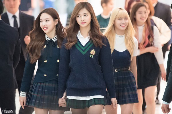 진격의 쯔위.gif | 인스티즈