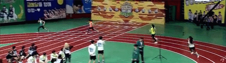 [트와이스] 400m 계주에서 엄청 빠른 아기맹수 손채영 | 인스티즈