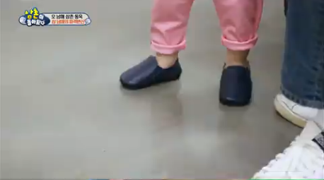 [슈돌] 누나 4명의 영향? 여자옷만 고르는 핑크대박이 | 인스티즈