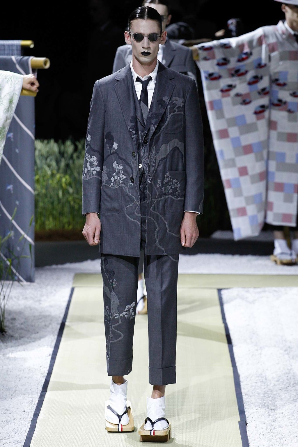 일본풍의 톰브라운 SS16 (데이터주의) | 인스티즈