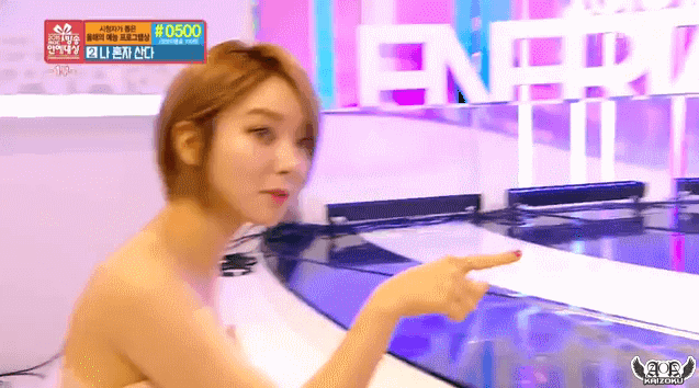 어제자 미모 발산하는 연예대상에서의 초아 | 인스티즈
