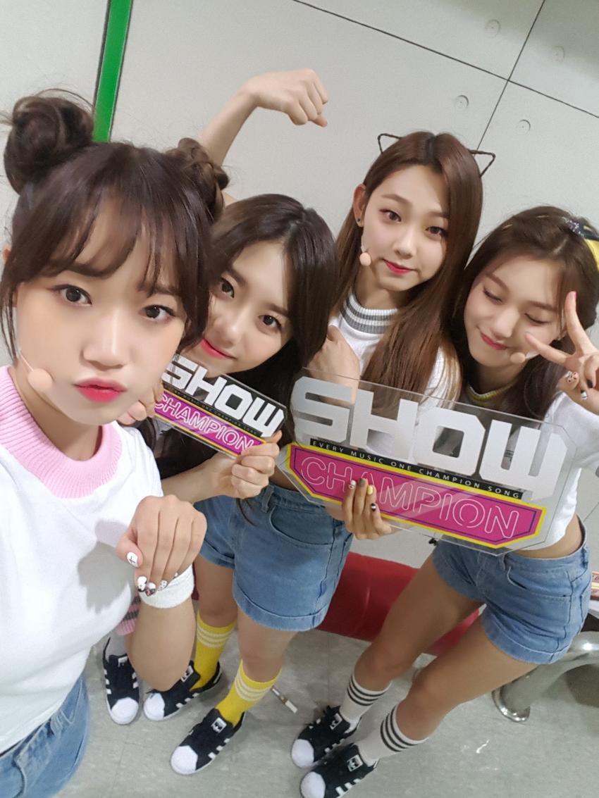 애기 한테 외면당하는 아이오아이 유정이 | 인스티즈