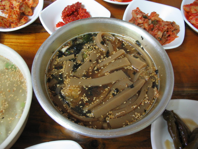 [묵밥] 도토리묵을 육수에 말아 국밥처럼 먹는 묵밥 | 인스티즈