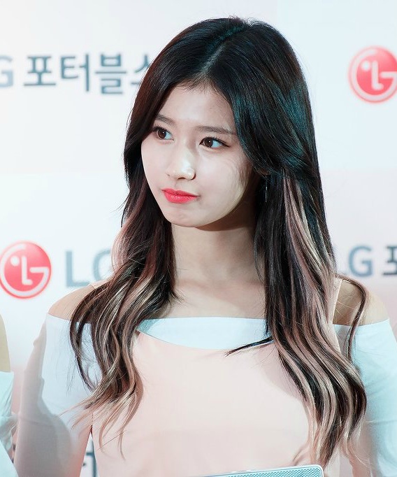 레전드 직찍 생성한 오늘자 사나.jpg | 인스티즈