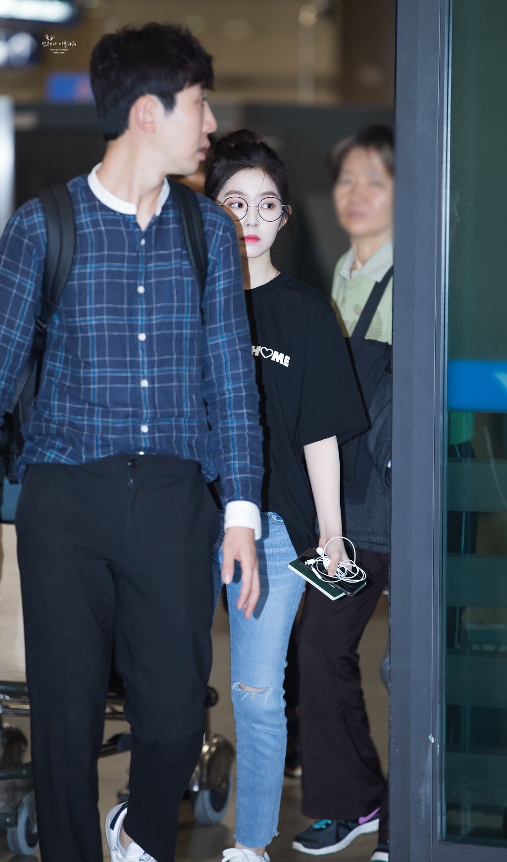 똥머리도 잘어울리는 아이린.jpgif | 인스티즈