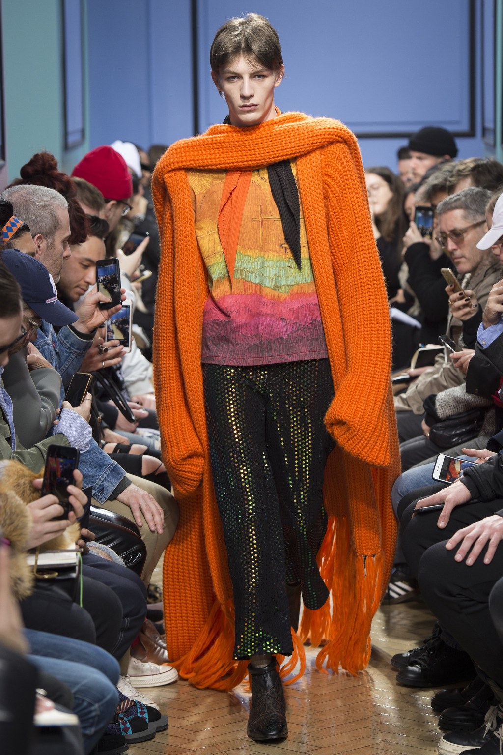로에베 수석 디자이너 J.W Anderson 2017.18 F/W 남성복 컬렉션 | 인스티즈