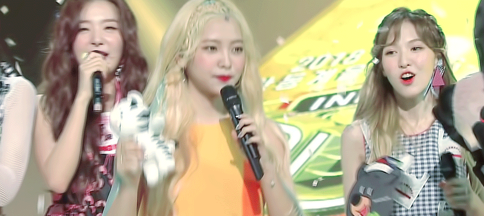 [레드벨벳] 인형탈 보고 놀라는 예리.gif | 인스티즈