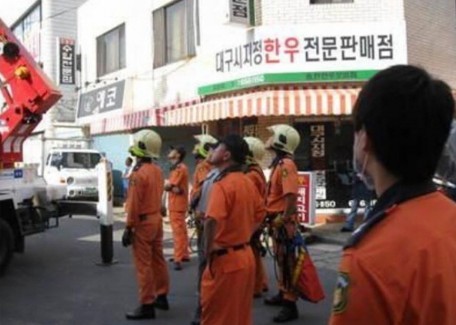 대구 전봇대 위에서 수면 취하는 남자.jpg | 인스티즈