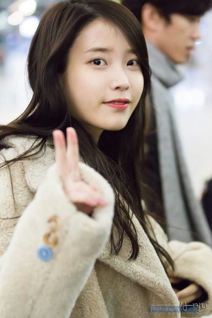 출국하는 아이유 | 인스티즈