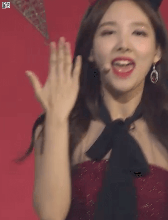 오늘자 가요대축제 나연이 사진 모음 | 인스티즈