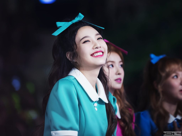 레드벨벳 조이 눈웃음 | 인스티즈