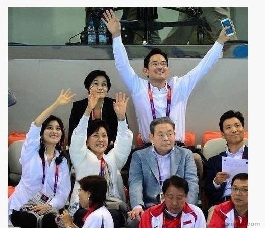 티비 한번 나왔다고 좋아하는 가족들.jpg | 인스티즈