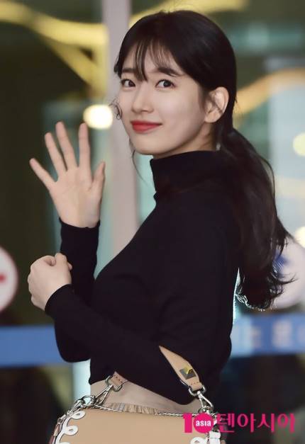 오늘자 출국하는 수지 | 인스티즈