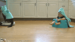 냥이와아기(심장조심).gif | 인스티즈