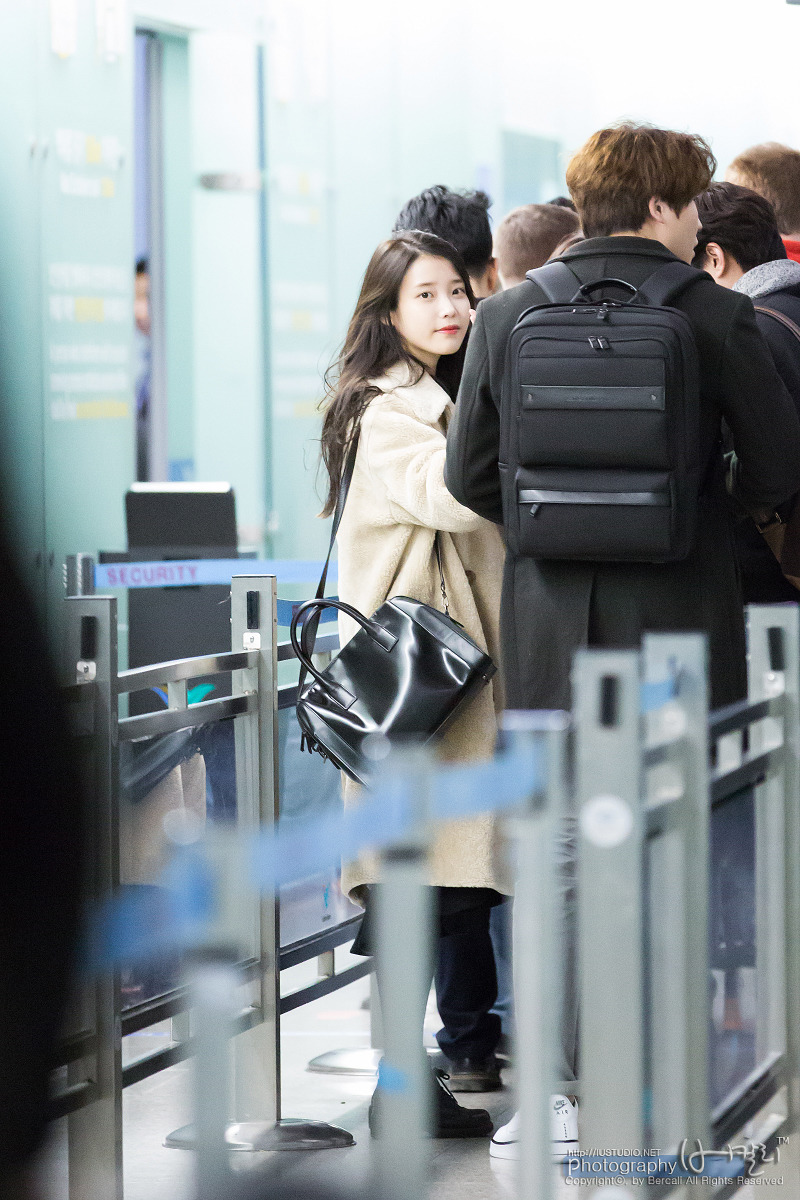 [2016.01.31] 인천공항 출국 아이유 직찍 by 버칼리 | 인스티즈