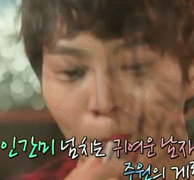 [데이터주의] 남배우들에게 립스틱을 발라보라고 하면.gif | 인스티즈