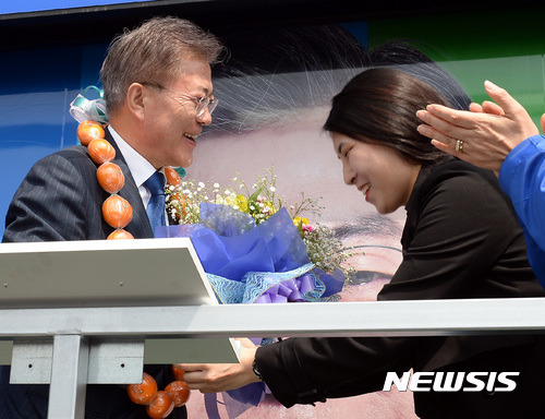 오늘 제주시 동문시장 찾은 문재인.jpg | 인스티즈