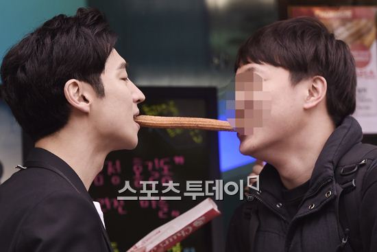 오늘 뜻하지않게 야리꾸리하고 퀴어물닥빙한듯 했던 이제훈과 남자팬 (알렉스소환) | 인스티즈