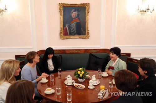 독일 대통령 부인과 만난 김정숙 여사 | 인스티즈