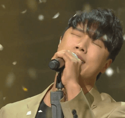 매우 능청스럽게 종이떼는 김진호.gif | 인스티즈