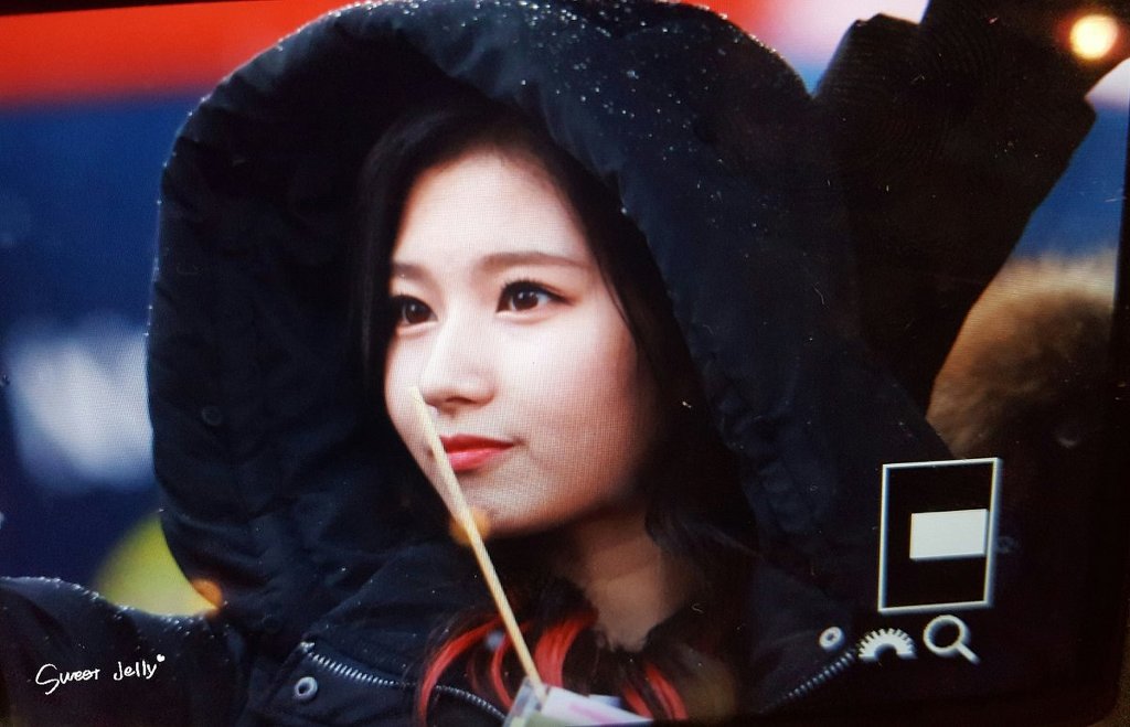 오늘 첫눈 맞는 사나.jpg | 인스티즈