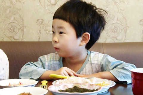 첫등장부터 인터넷 난리났던 5살 김민율.jpgif | 인스티즈