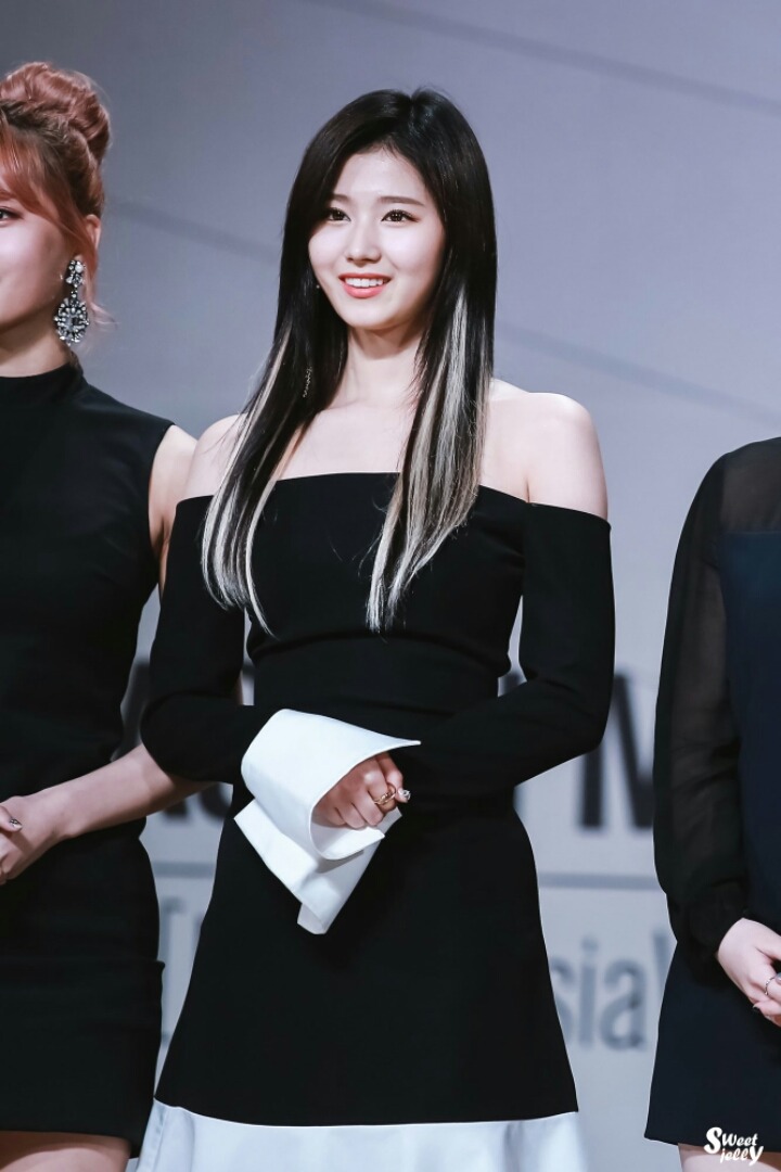 사나 생일이라 푸는 섹시큐티 사진들 | 인스티즈