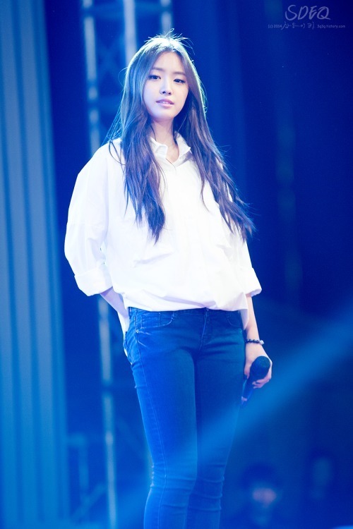 손나은 청바지 몸매ㄷㄷㄷ | 인스티즈