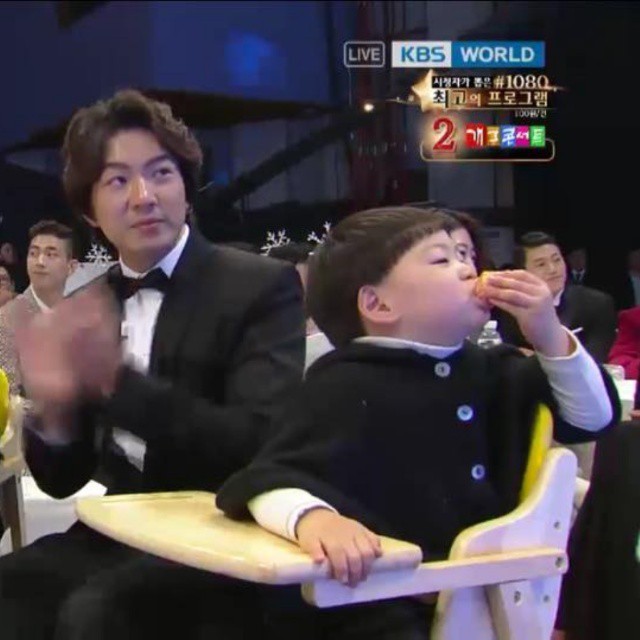 연예대상을 참석한 삼둥이 관람태도 | 인스티즈