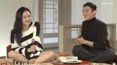 문근영에게 끼부리는 유아인gif | 인스티즈