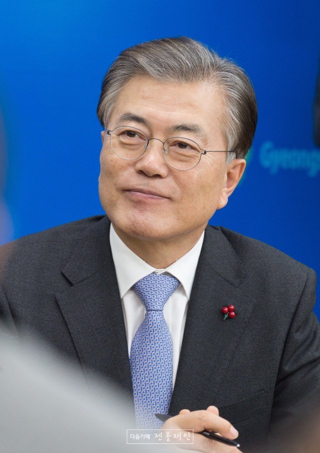 나이 들면서 얼굴의 느낌이 바뀌는듯한 문재인.jpg | 인스티즈