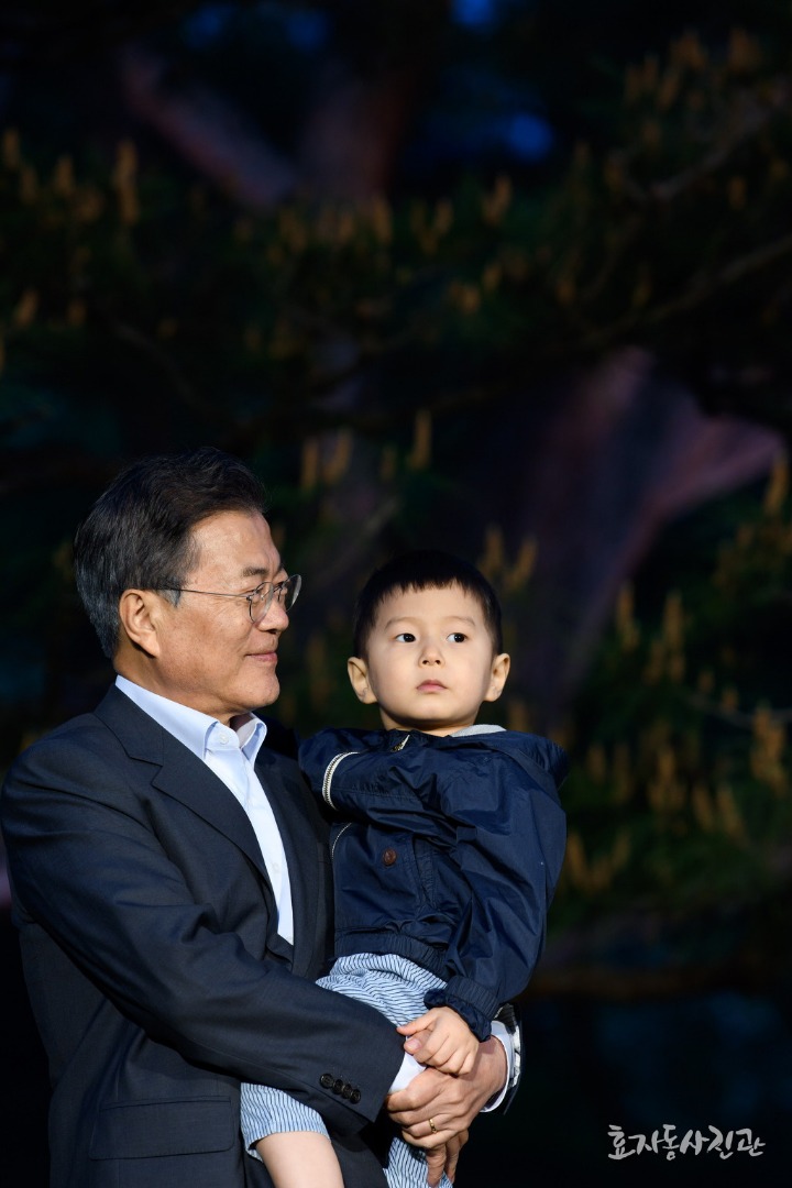 성격이 정반대인거같은 문재인대통령의 두 손자 | 인스티즈