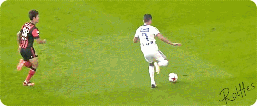 조나탄 라보나킥 크로스.gif | 인스티즈