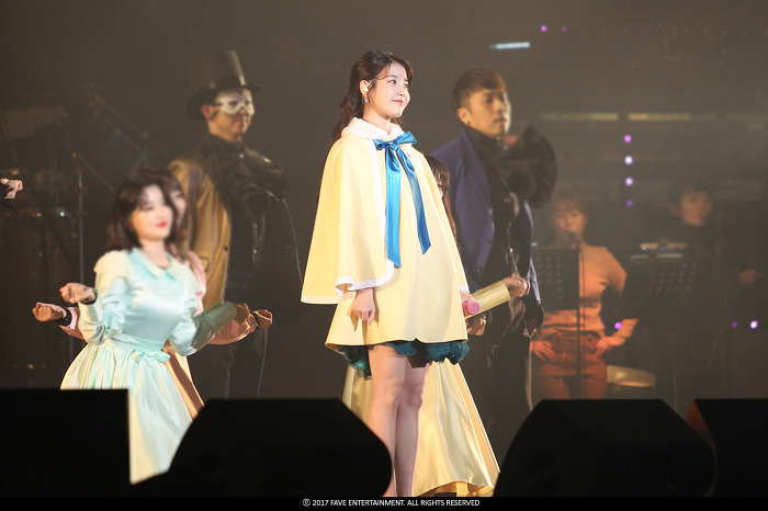 아이유 콘서트 中 가장 예뻤던 의상 | 인스티즈