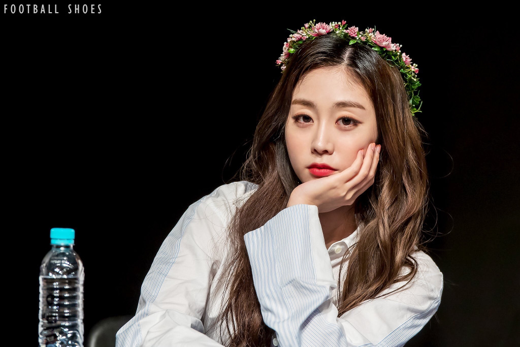 [러블리즈] 근로자의 날이라 그런지 평소 보다 일이 더 많아진 기분이라서 지수 | 인스티즈