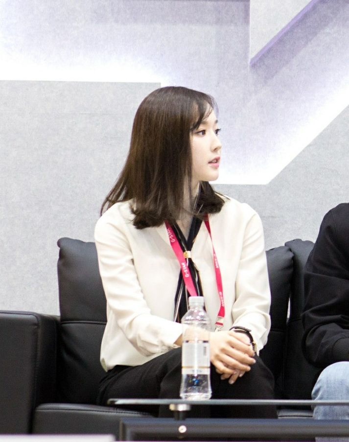 캠이 실물을 못따라온다는 외모 원탑 스트리머 ㄷㄷ | 인스티즈