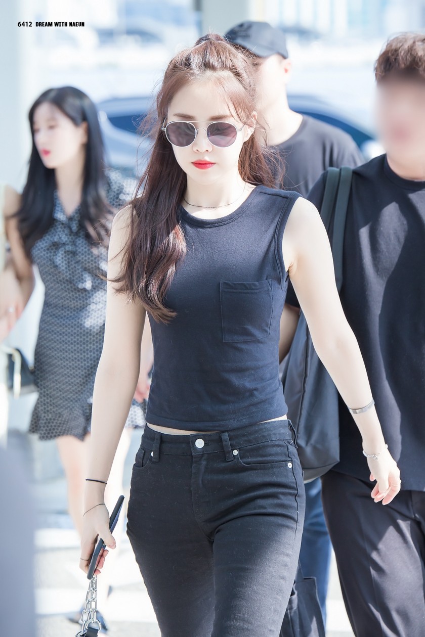 인천공항에서 출국하는 손나은.jpg | 인스티즈