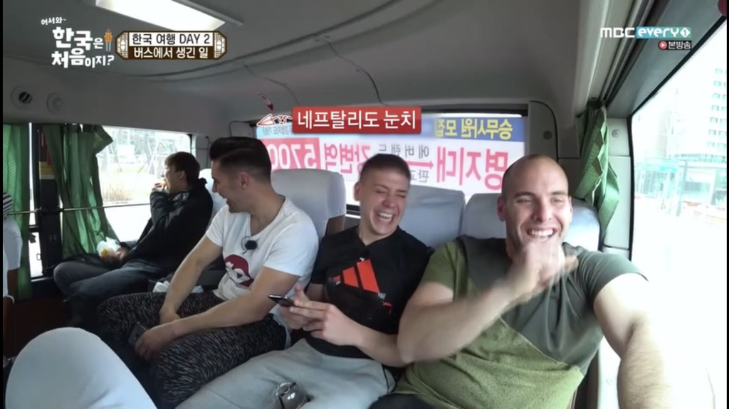 [어서와한국은처음이지] 버스 옆좌석 외국인이 같이 사진을 찍자고 했다 | 인스티즈