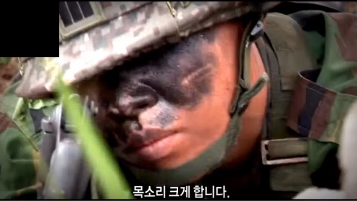 예비 장교에게 지적하는 조교 | 인스티즈