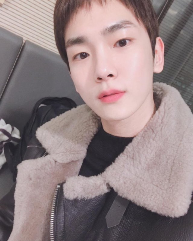[샤이니] 4년동안 꾸준히 입고다니는 샤이니 키의 아크네 무스탕.jpg | 인스티즈