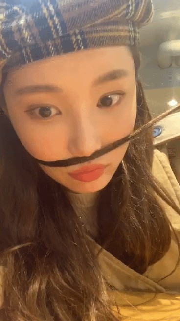 어제 3주년 기념 인스타 라이브한 모모랜드 연우(2).gif | 인스티즈