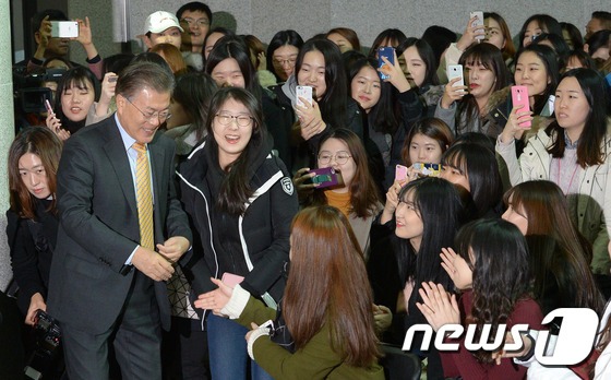 잘생기고 멋있고 능력있는 남자를 바라보는 여자들 | 인스티즈