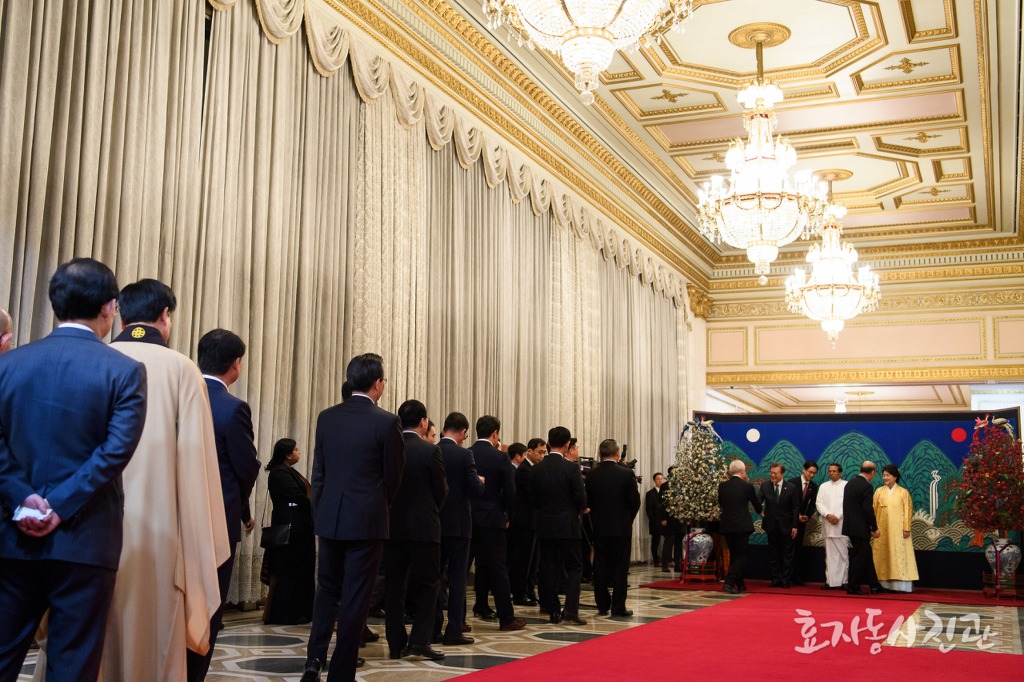 청와대 효자동 사진관) 스리랑카 대통령 국빈 만찬 준비하는 청와대 모습 | 인스티즈