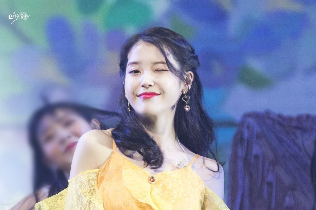 아이유는 어쩜 이리 이쁘지.jpgif | 인스티즈